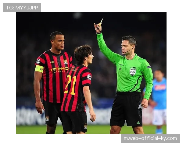 费内巴切西迪基·谢里夫右路横传助攻，边路进攻套路清晰